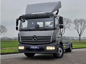 Konteineris-vežimus/ Sukeisti kūną sunkvežimis MERCEDES-BENZ Atego 1227