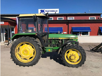 Traktorius JOHN DEERE 2140