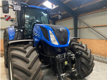 Traktorius NEW HOLLAND T7