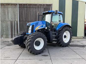 Traktorius NEW HOLLAND T8040