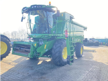 Derliaus nuėmimo kombainas JOHN DEERE T660