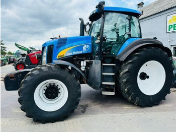 Traktorius NEW HOLLAND T8000