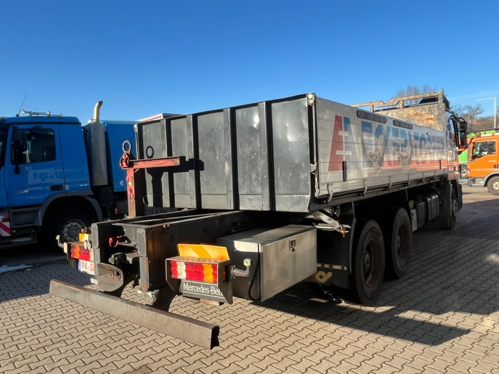 Savivartis sunkvežimis, Sunkvežimis su kranu Mercedes-Benz Actros 2646 Kipper 6x4 Blattgefedert: foto 6