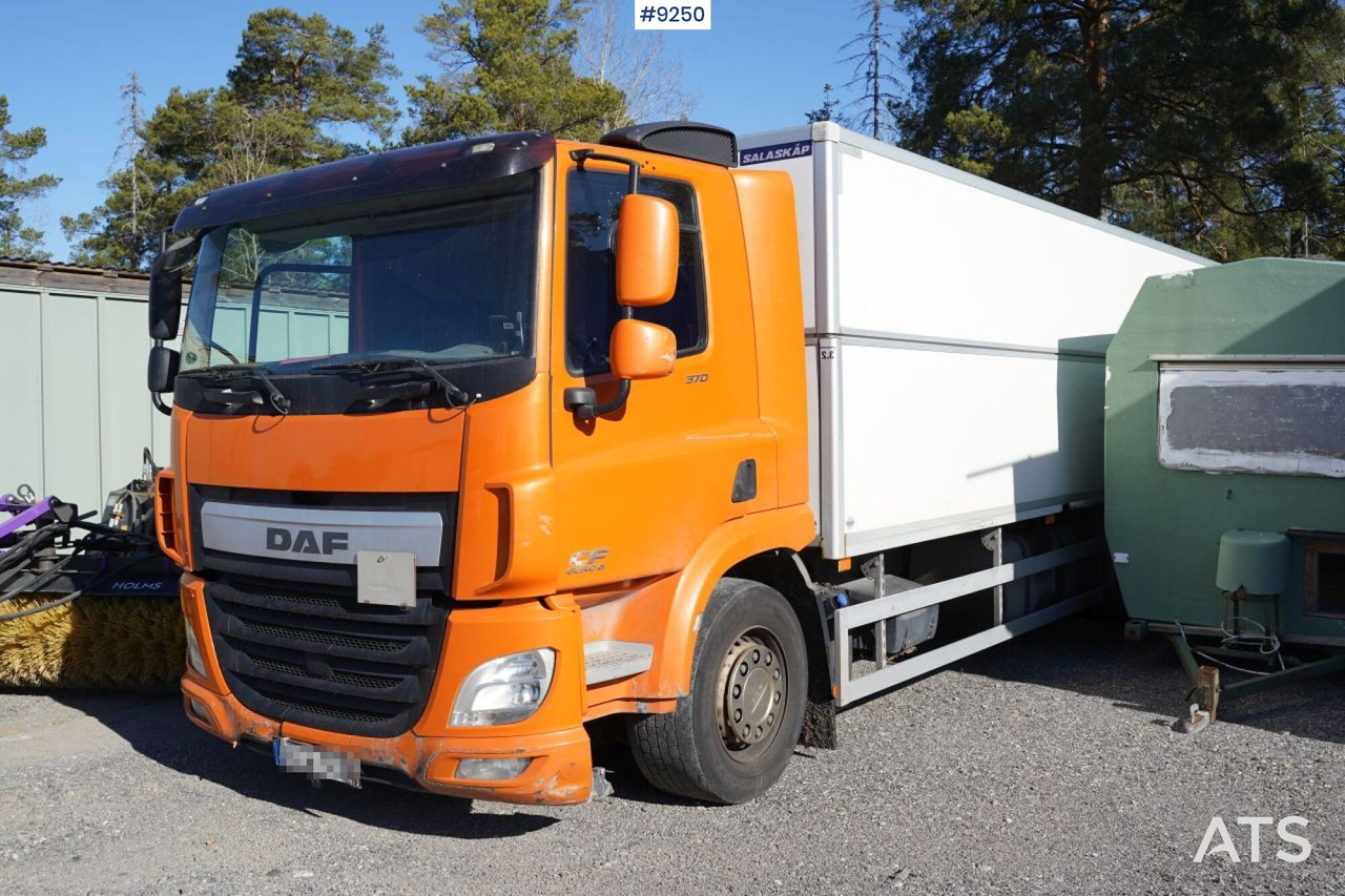 Furgonas sunkvežimis DAF CF 370Y Box truck, Height adjustable box: foto 1