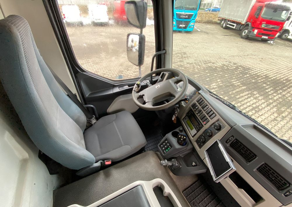 Volvo FL240 / 4X2 / CHŁODNIA / HULSTEINS / 18 EUROPALET / BEZWYPADKOWY / EURO IV / WINDA 1500KG lizingą Volvo FL240 / 4X2 / CHŁODNIA / HULSTEINS / 18 EUROPALET / BEZWYPADKOWY / EURO IV / WINDA 1500KG: foto 14