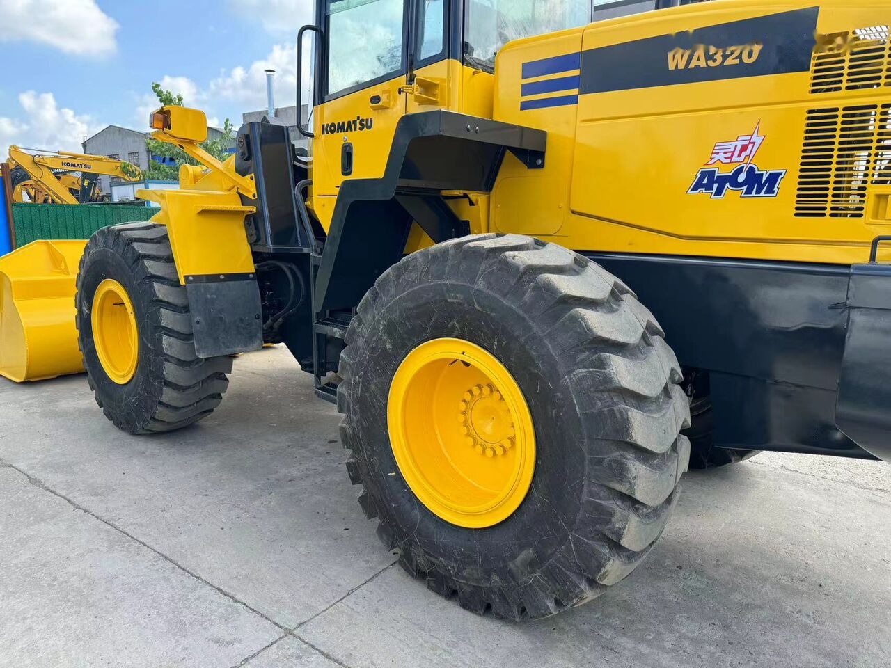 Ratinis krautuvas Komatsu WA320-5: foto 12