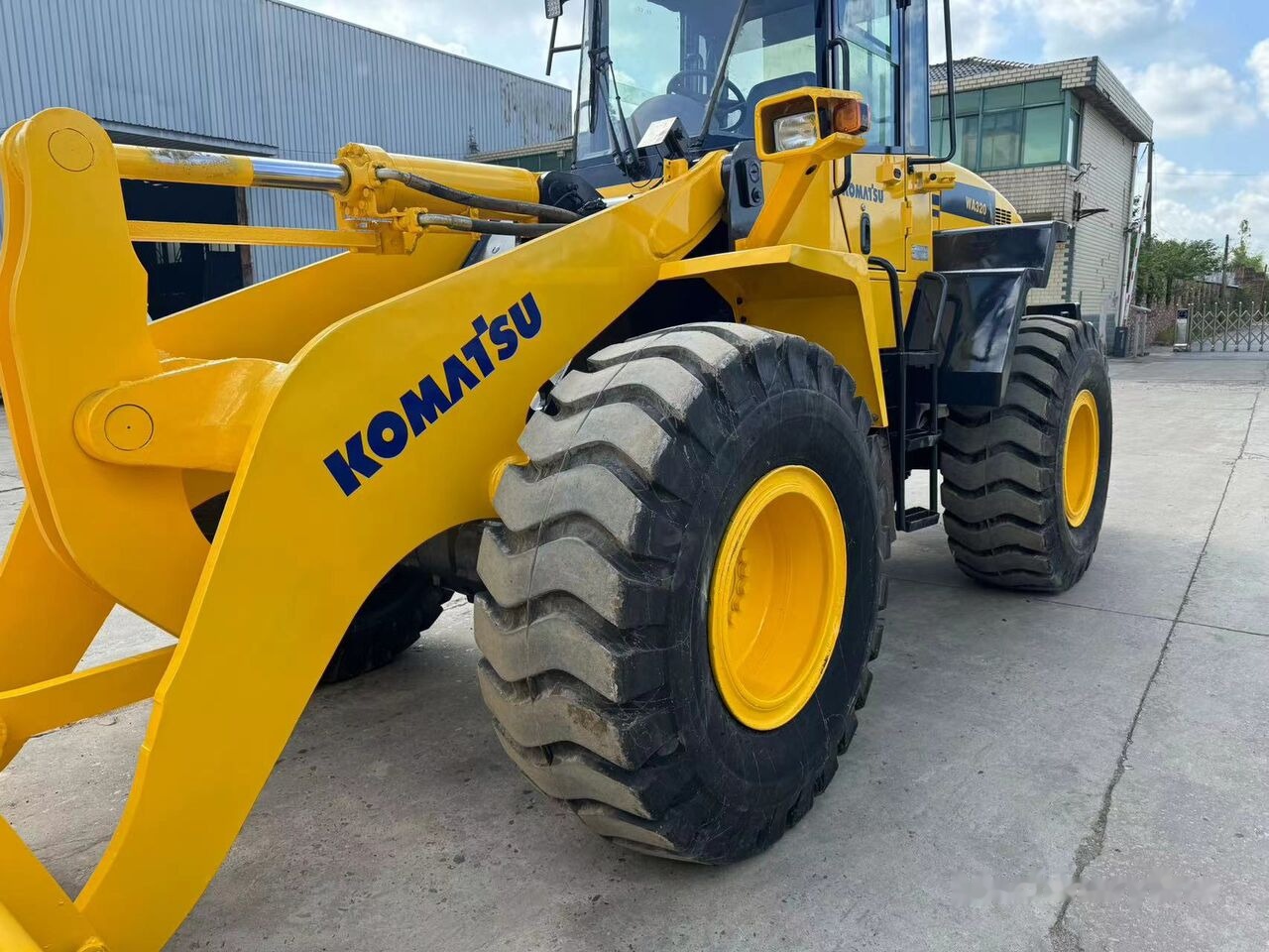 Ratinis krautuvas Komatsu WA320-5: foto 11