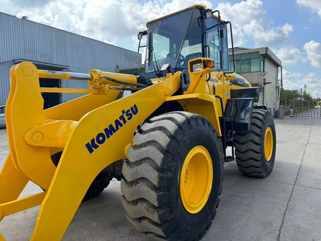 Ratinis krautuvas Komatsu WA320-5: foto 7