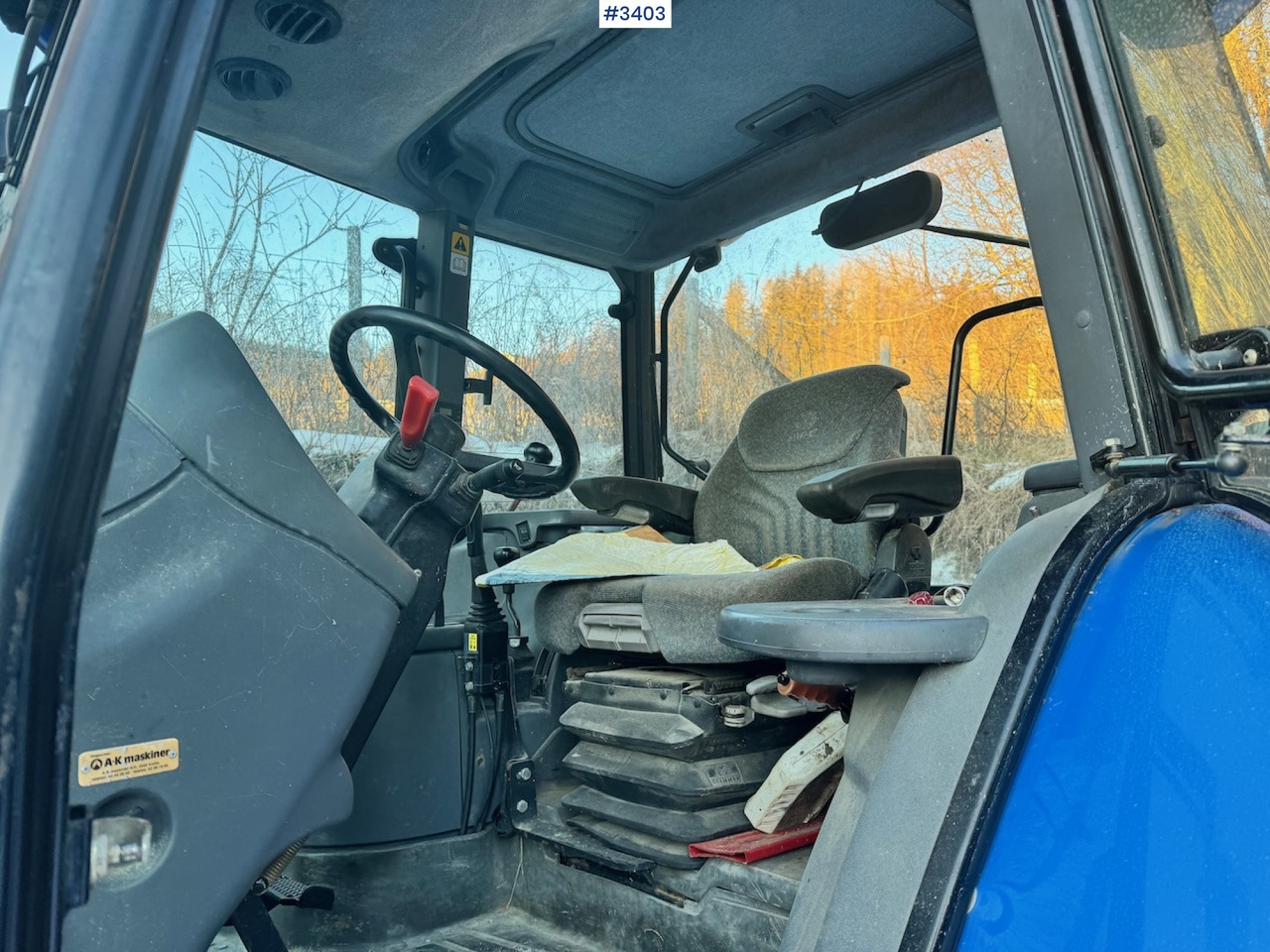 Traktorius 2003 New Holland TS110 with Front Loader: foto 25