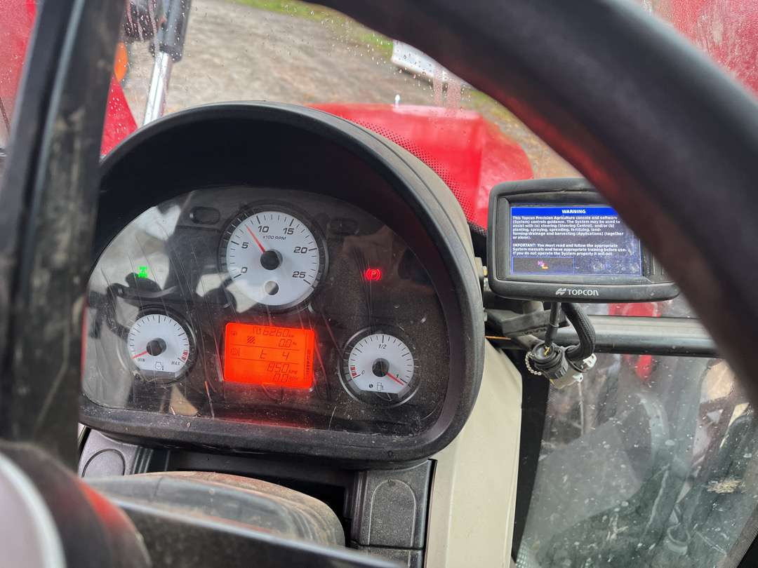 Traktorius 2019 Traktor Massey Ferguson 4709 med laster og sprøytehjul: foto 10