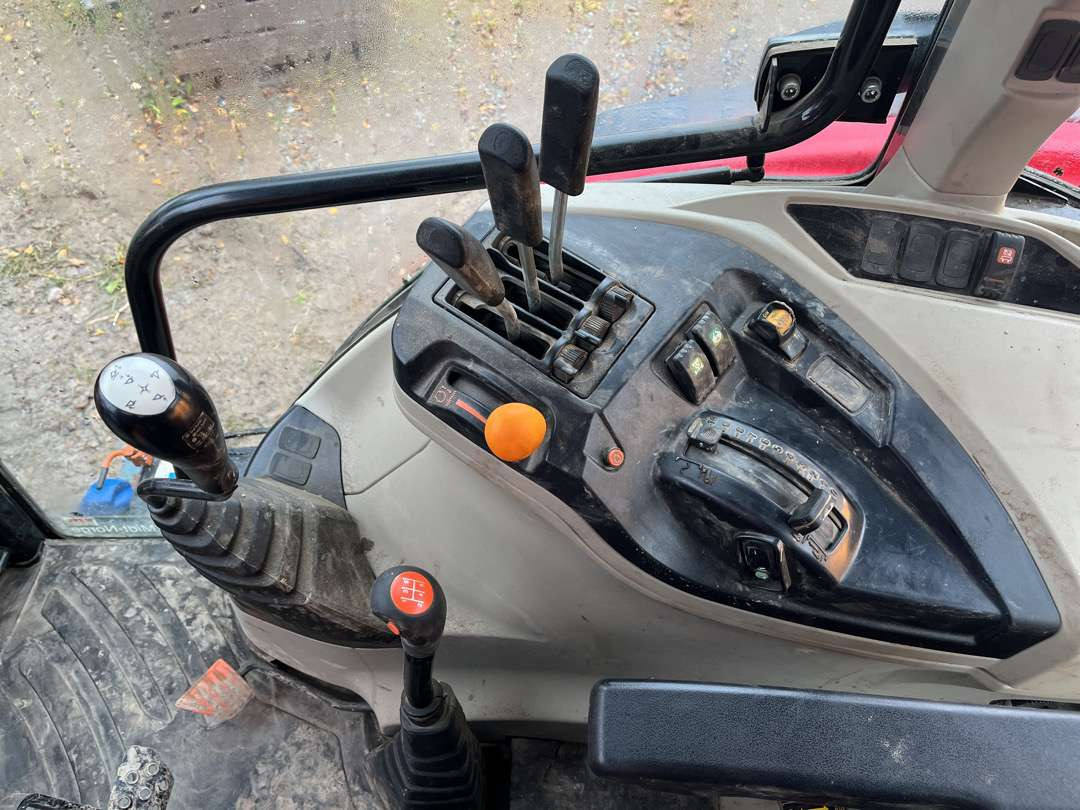 Traktorius 2019 Traktor Massey Ferguson 4709 med laster og sprøytehjul: foto 11