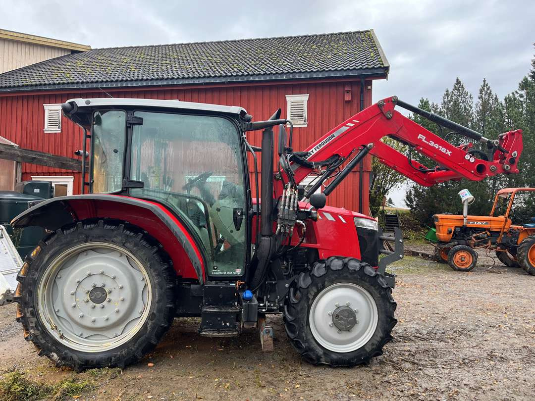 Traktorius 2019 Traktor Massey Ferguson 4709 med laster og sprøytehjul: foto 7