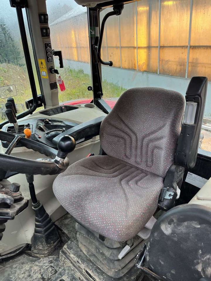 Traktorius 2019 Traktor Massey Ferguson 4709 med laster og sprøytehjul: foto 9