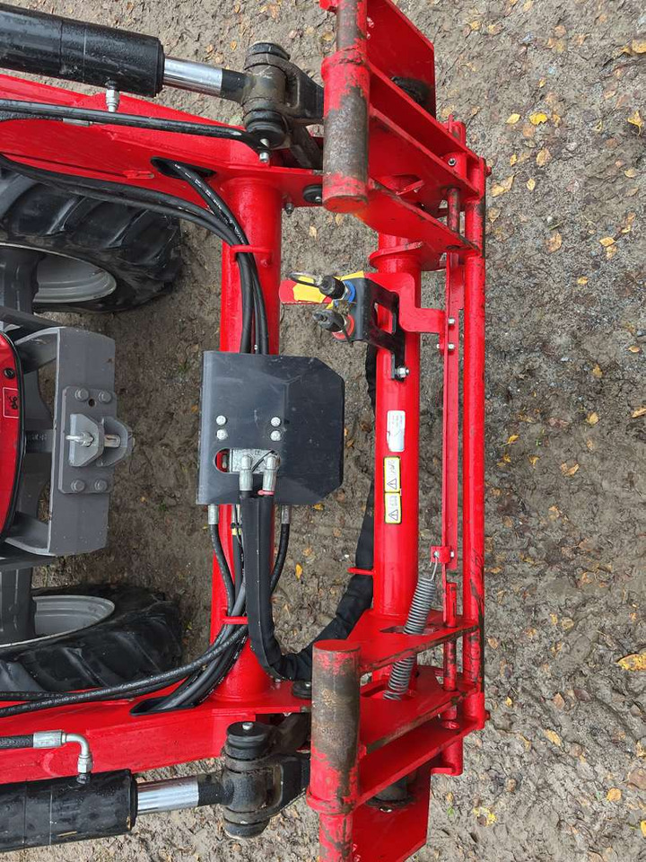 Traktorius 2019 Traktor Massey Ferguson 4709 med laster og sprøytehjul: foto 16