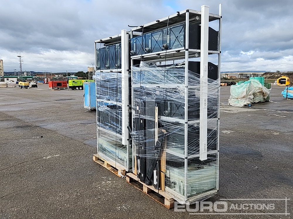 Statybinė įranga Pallet of Varios Aquariums (2 of): foto 6