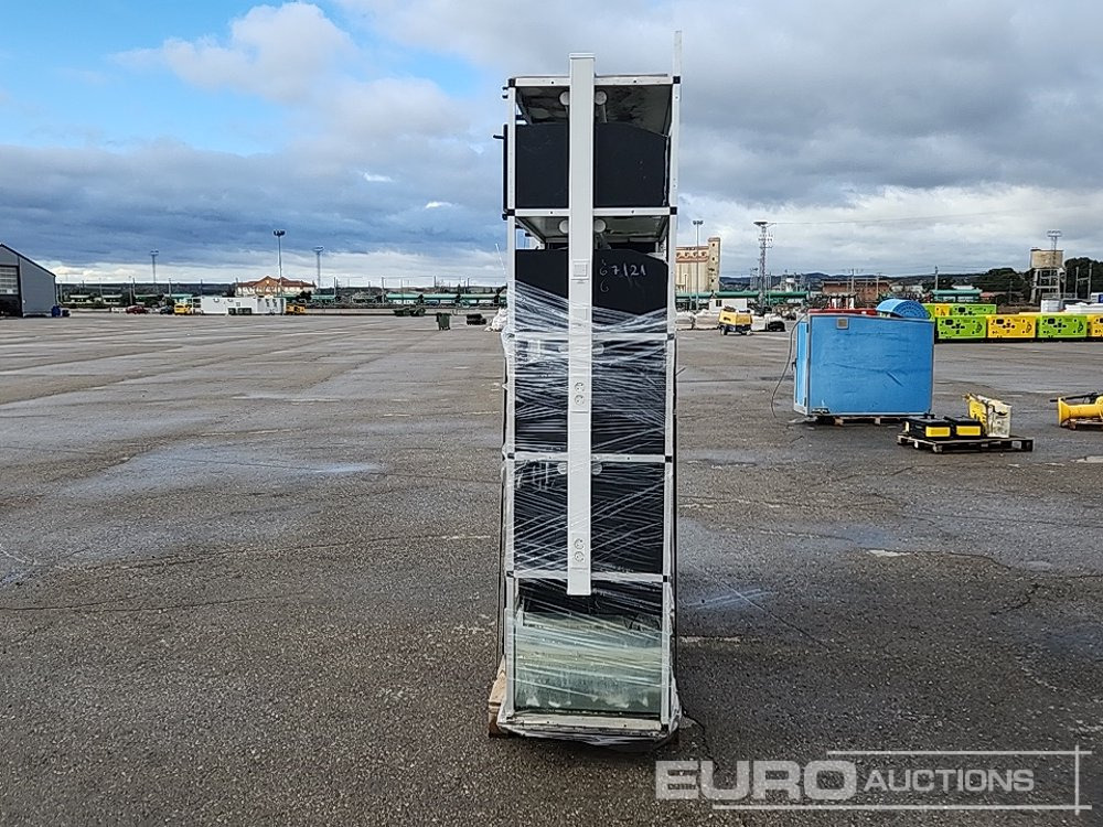 Statybinė įranga Pallet of Varios Aquariums (2 of): foto 7