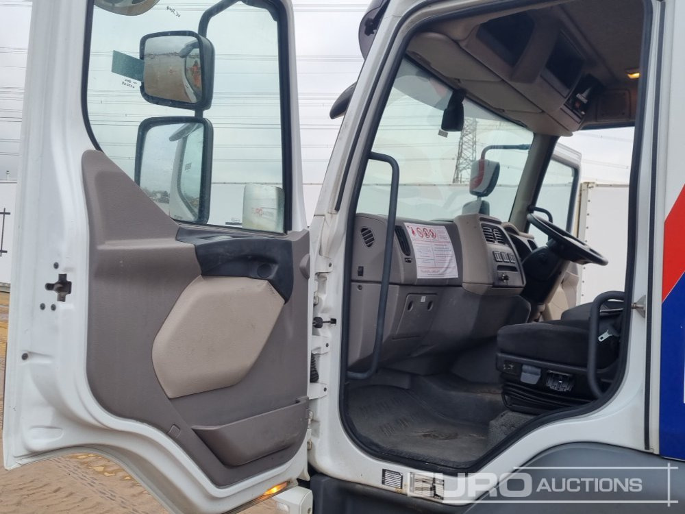 Autocisterna DAF 180: foto 29